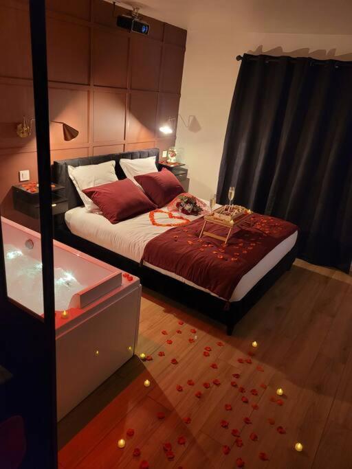 Nuit D'Evasion Love Room Avec Baignoire Balneotherapie Тулон Екстер'єр фото