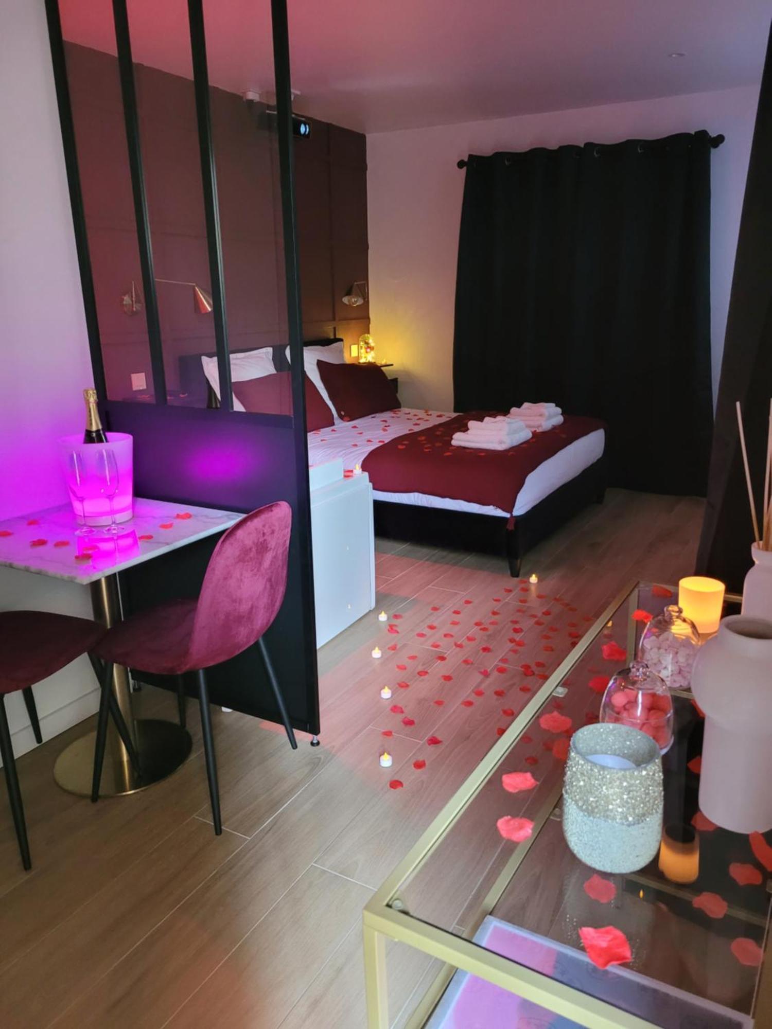 Nuit D'Evasion Love Room Avec Baignoire Balneotherapie Тулон Екстер'єр фото