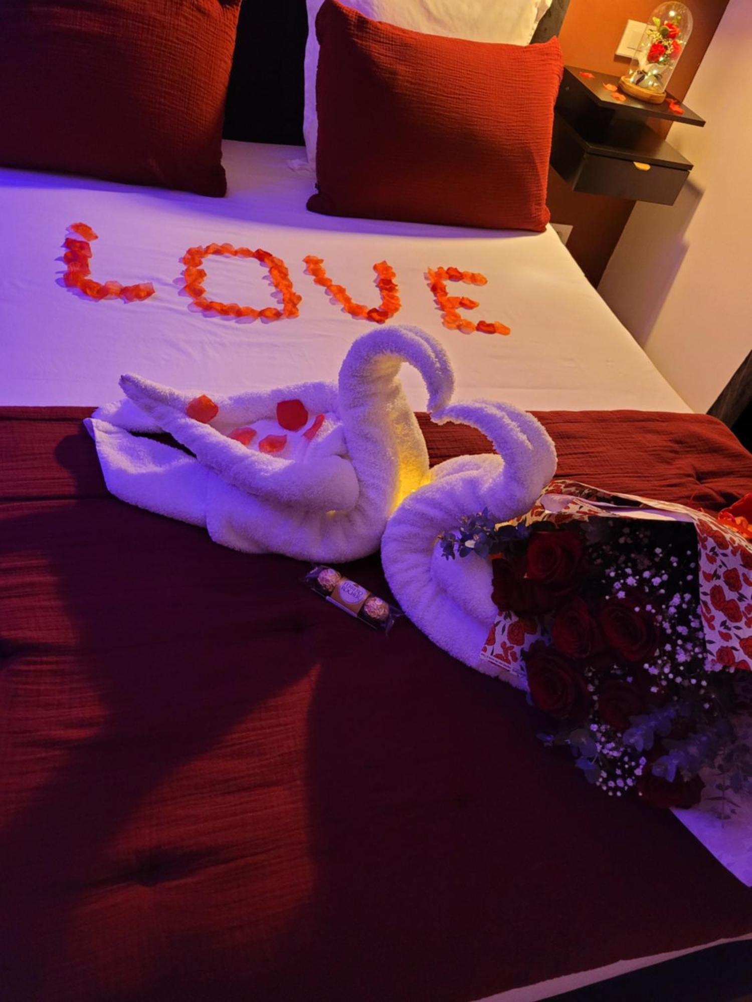 Nuit D'Evasion Love Room Avec Baignoire Balneotherapie Тулон Екстер'єр фото