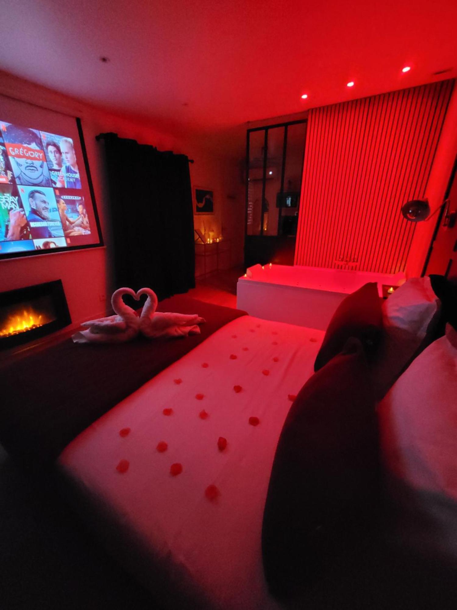 Nuit D'Evasion Love Room Avec Baignoire Balneotherapie Тулон Екстер'єр фото