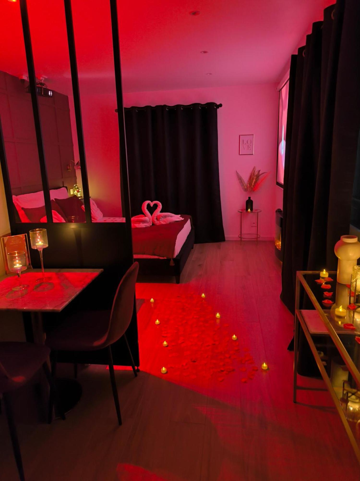 Nuit D'Evasion Love Room Avec Baignoire Balneotherapie Тулон Екстер'єр фото
