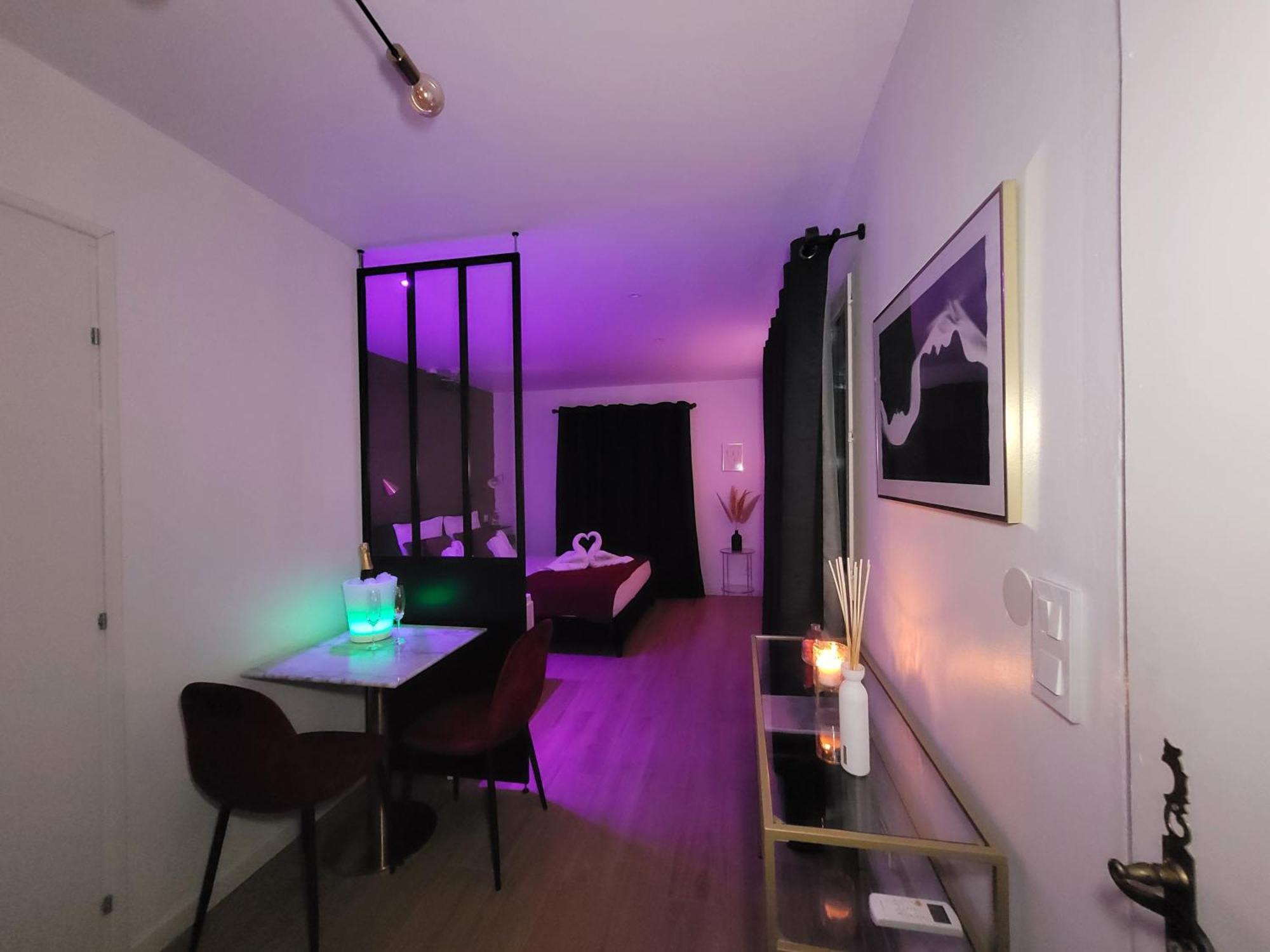 Nuit D'Evasion Love Room Avec Baignoire Balneotherapie Тулон Екстер'єр фото