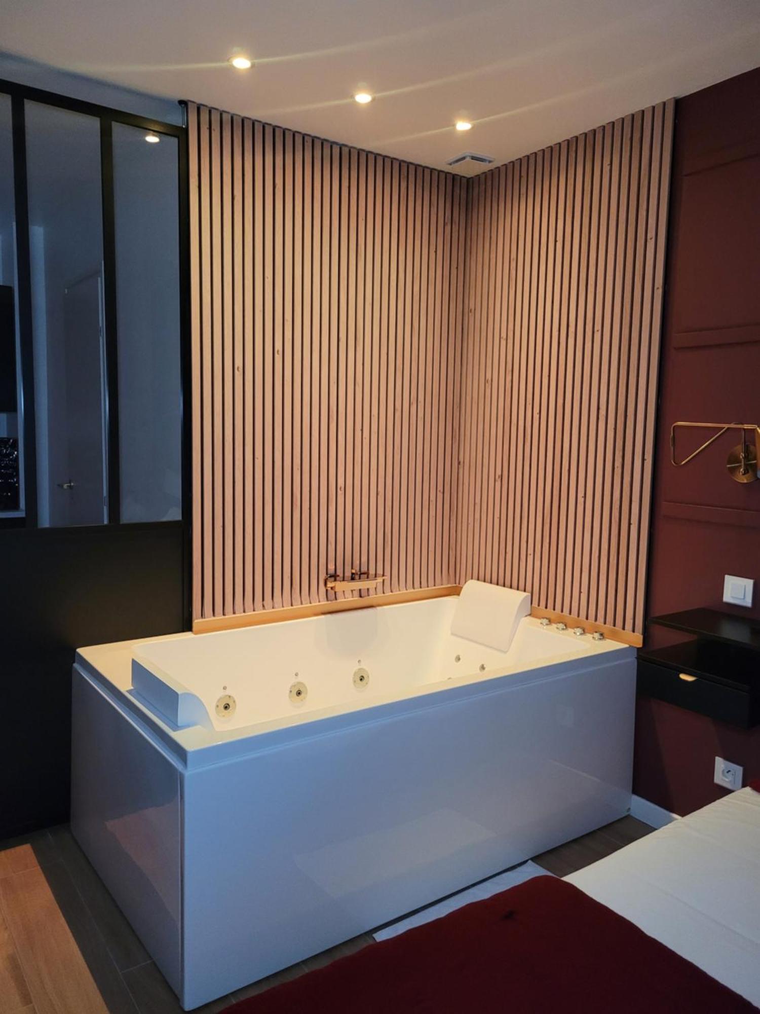 Nuit D'Evasion Love Room Avec Baignoire Balneotherapie Тулон Екстер'єр фото